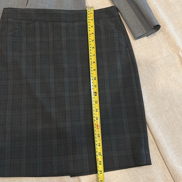 Theory Skirt Like New - Picture 7 of 9